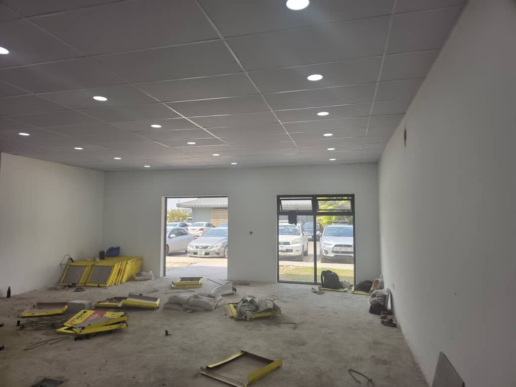Partitioning alignment and ceiling edge integration
